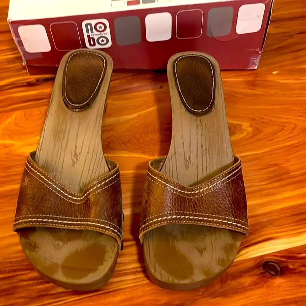 No boundaries wooden wedged heels